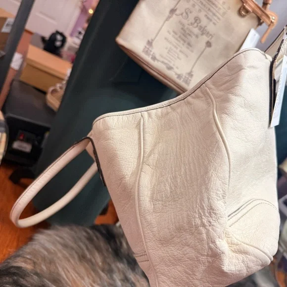 Gucci White Leather Privacy Tote - excellent pre loved condition - Picture 8 of 12